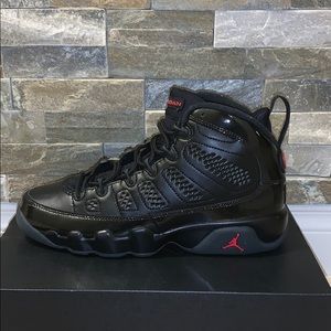 Jordan 9 Retro Black/University Red